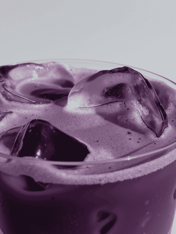 Iced Ube Latte mit Eis