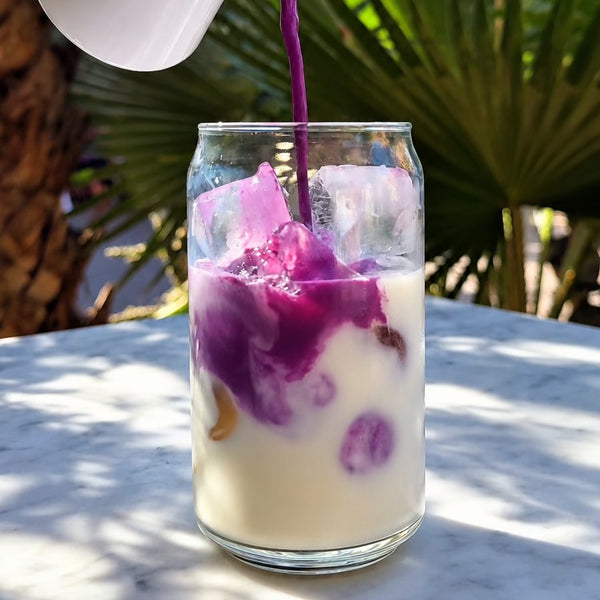 Iced Ube Latte mit Eis