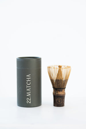 een klopper voor matcha met doos